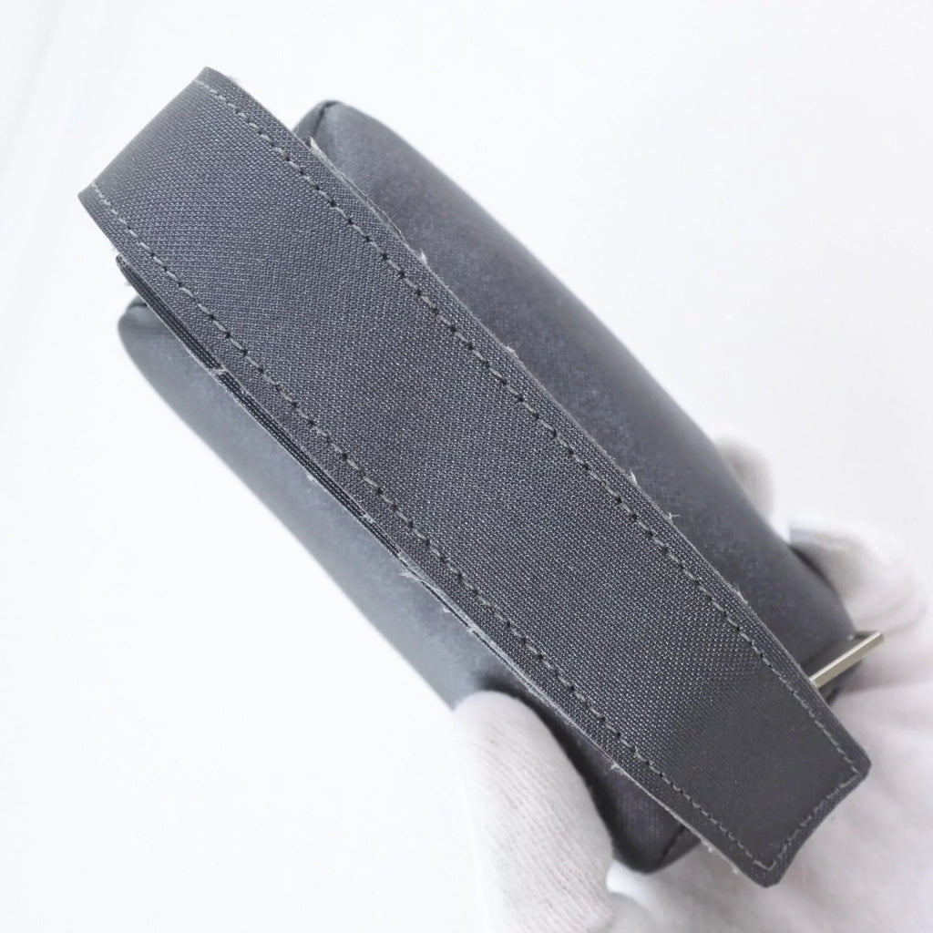 Gray (Fair) Pre-Owned Logo Nylon Vintage Ladies Pouch