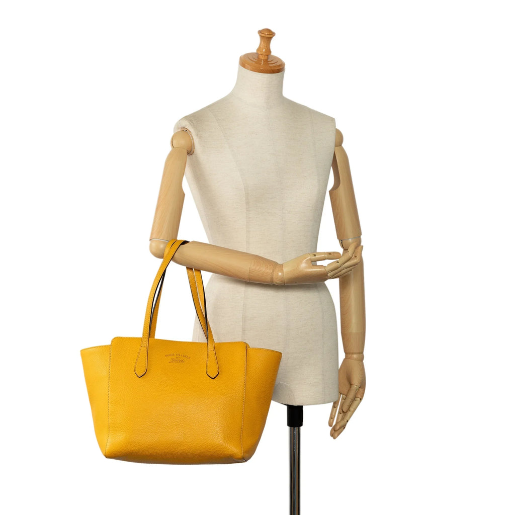 Tote (Good) Swing Medium Authenticated Bag Calf Leather Tote Yellow Unisex Pre-Owned
