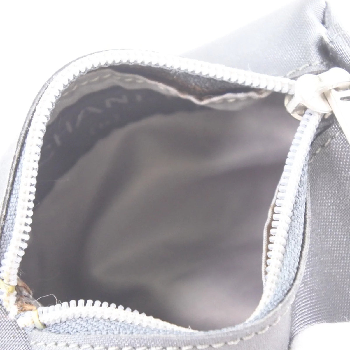 Gray (Fair) Pre-Owned Logo Nylon Vintage Ladies Pouch