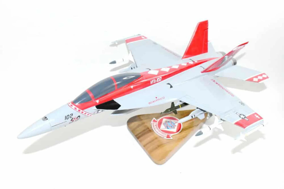Model, VFA-102 Navy, Scale, (18) Diamondbacks F/A-18F Fighter/Attack (2005) Mahogany, 1/40th