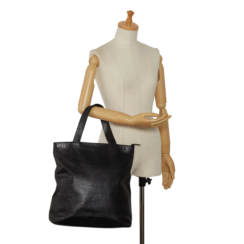 Black Bag Authenticated Unisex (Good) Leather Lambskin CC Tote Pre-Owned Tote