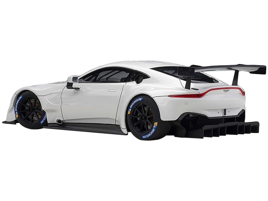 White Autoart Car Vantage by Martin GTE Model Aston 2018 1/18 PRO Carbon Mans with Le Accents