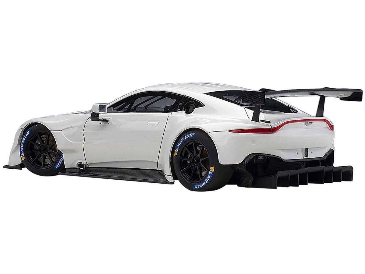 White Autoart Car Vantage by Martin GTE Model Aston 2018 1/18 PRO Carbon Mans with Le Accents
