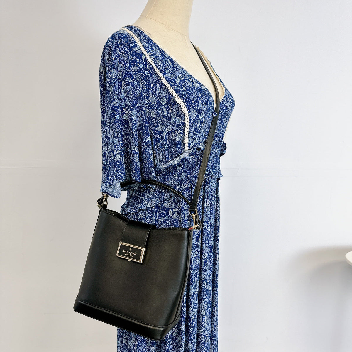 Kate Black Reegan KA753 Bucket Bag IN Spade