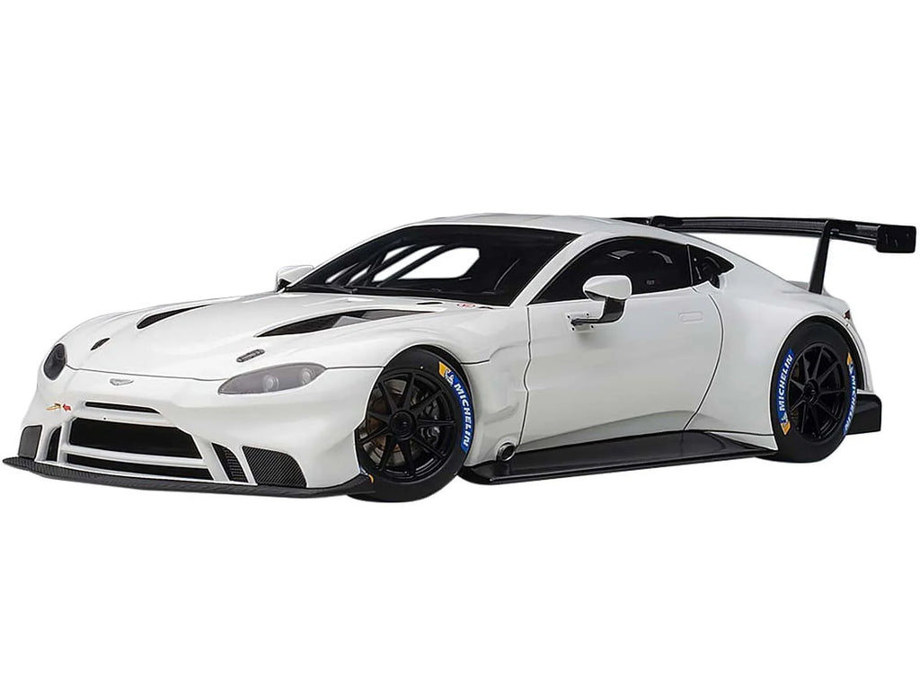 White Autoart Car Vantage by Martin GTE Model Aston 2018 1/18 PRO Carbon Mans with Le Accents