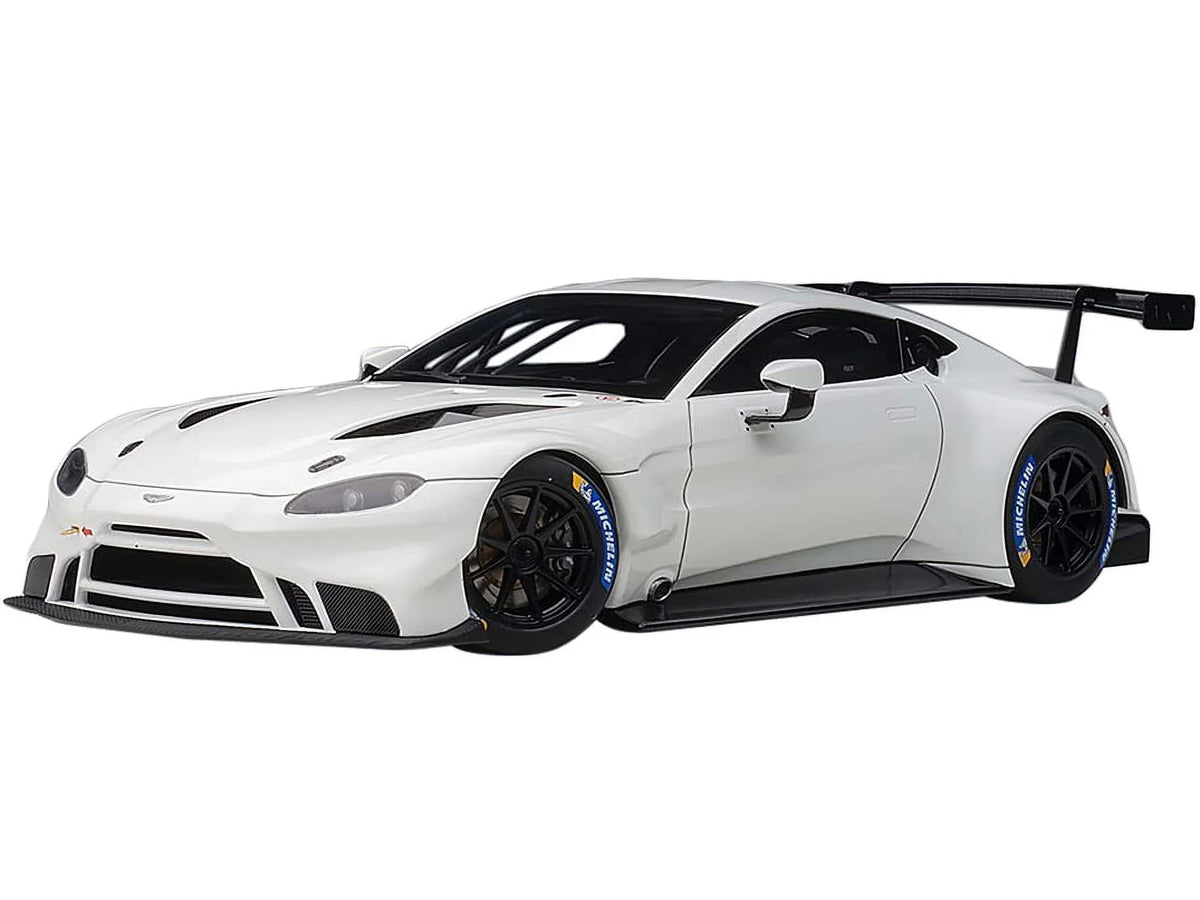 White Autoart Car Vantage by Martin GTE Model Aston 2018 1/18 PRO Carbon Mans with Le Accents